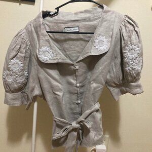 Innika Choo Linen Gray White Floral Embroidered Top Sz 1 Small Short Sleeve